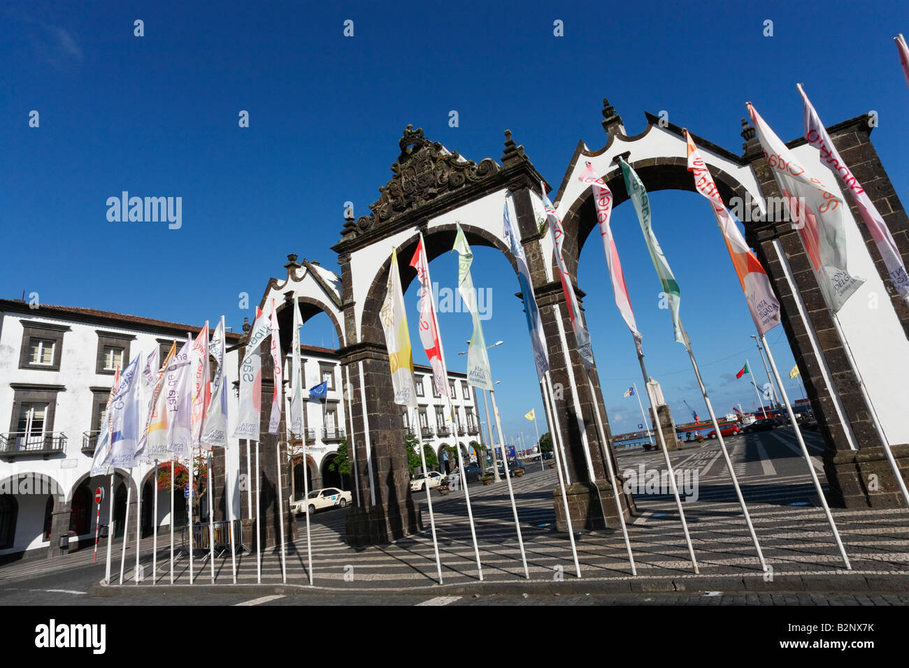 Die Stadt Tore Portas da Cidade im Zentrum von Ponta Delgada. Insel Sao Miguel, Azoren, Portugal Stockfoto