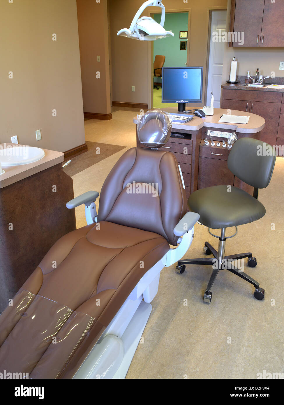 Leere Zahnarzt Stuhl Büro, USA Stockfoto