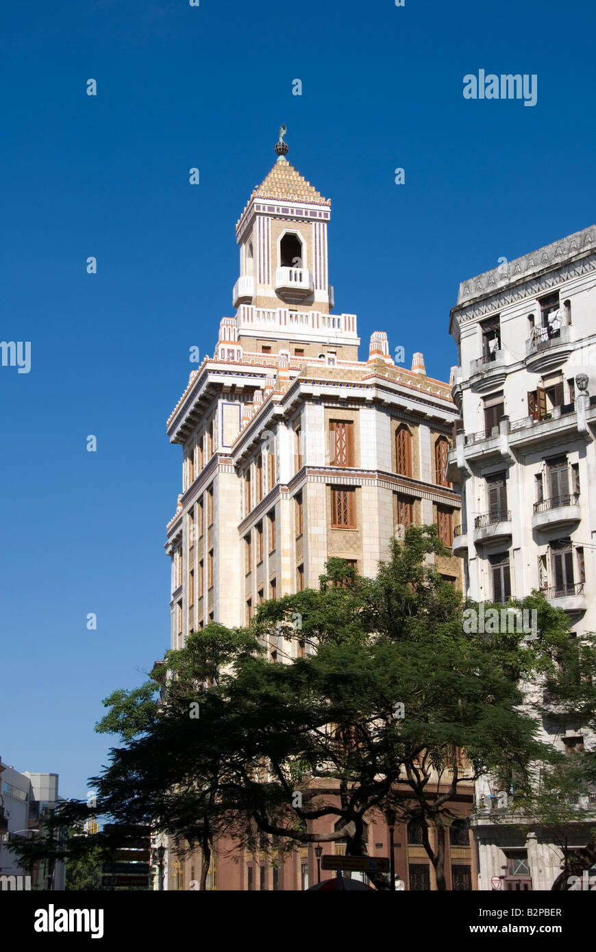 Edificio Bacardi in La Habana Vieja Havanna Kuba Gebäude aus der Kolonialzeit Stockfoto