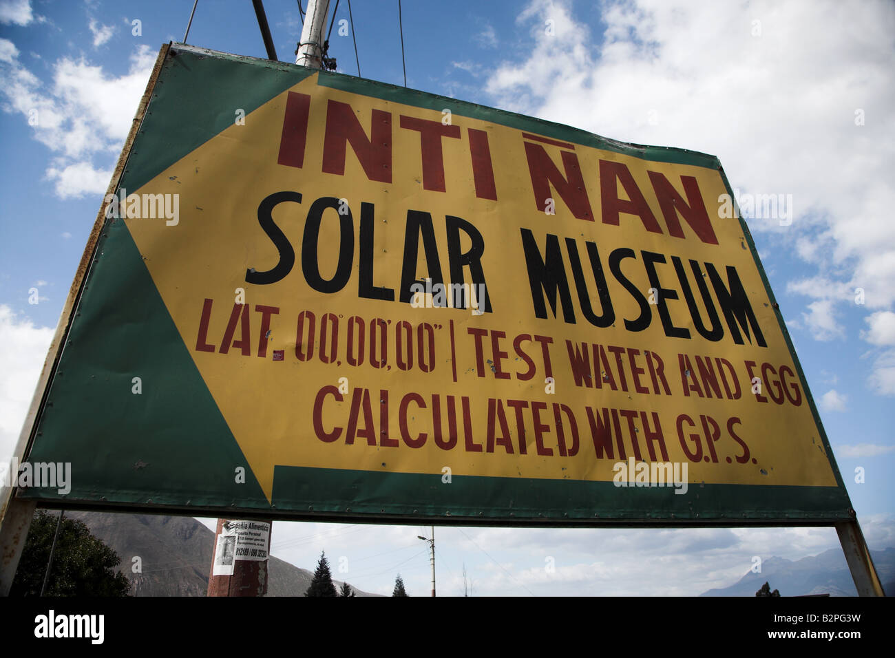 Das Zeichen für die Solar Museum Intinian auf der Äquatorlinie in der Nähe von Quito in Ecuador. Stockfoto Das Zeichen für die Solar Museum Intinian auf der Äquatorlinie in der Nähe von Quito in Ecuador. Stockfoto