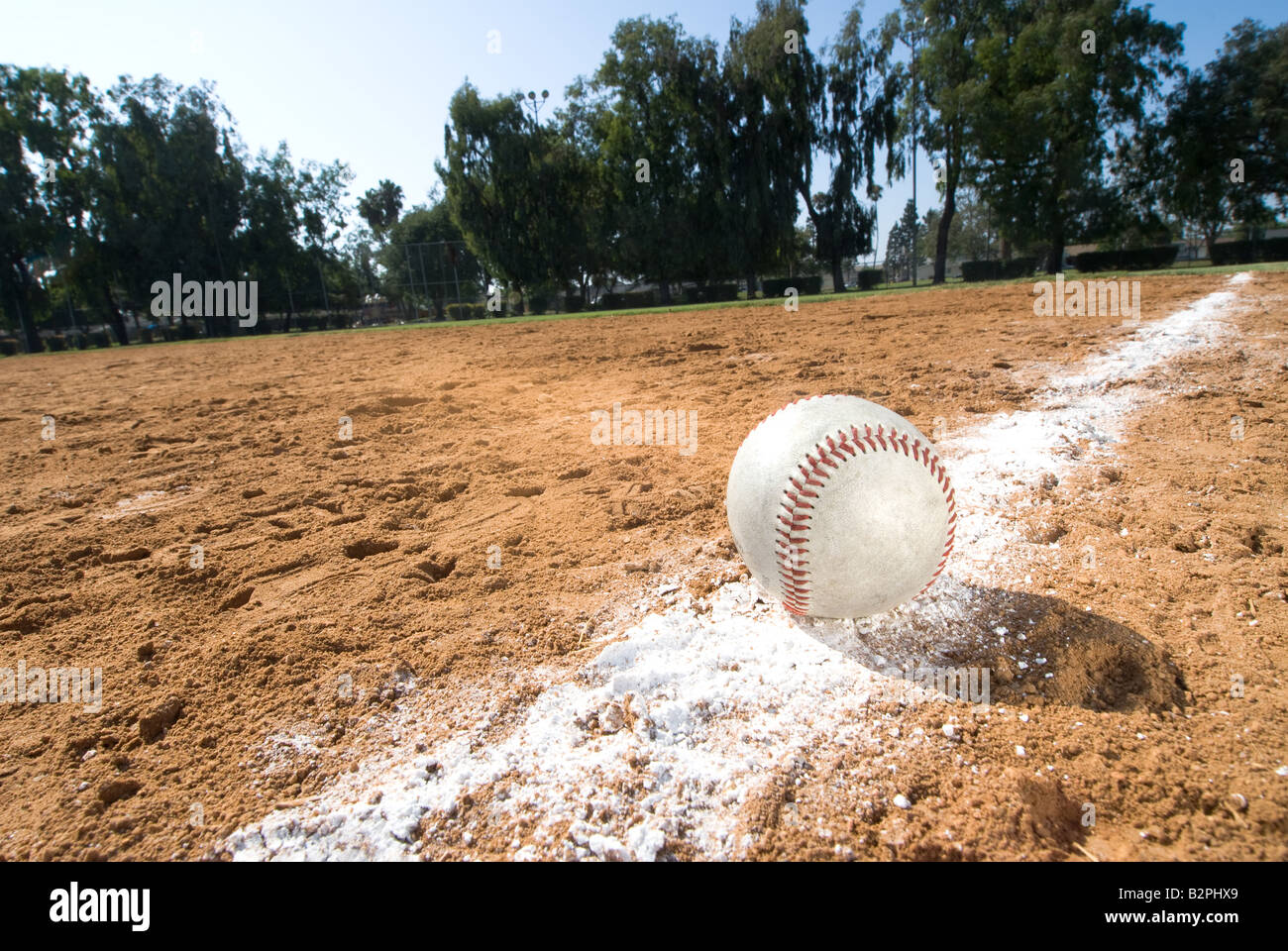 Ein Baseball liegt in der Kreide ein Baseball-Feld Stockfoto