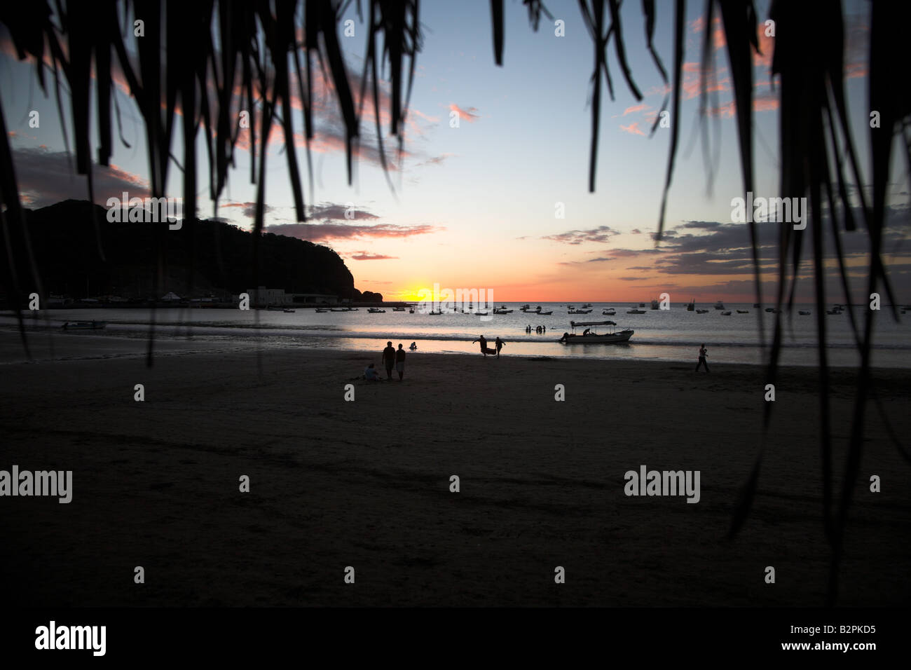 Blick auf den Strand von einem Restaurant in San Juan del Sur, Nicaragua Stockfoto