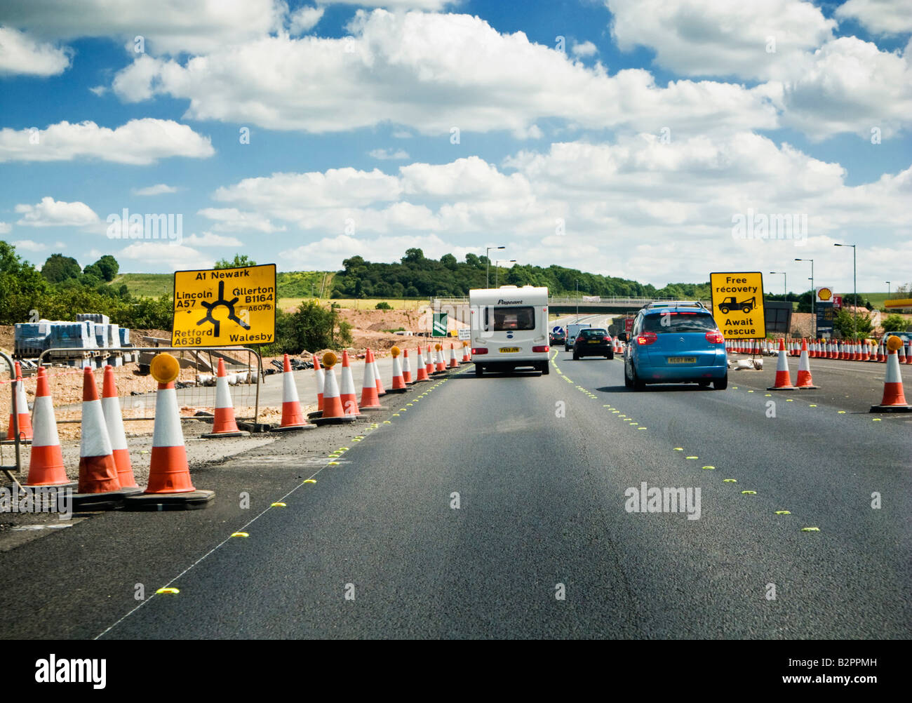 Feiertagsverkehrsstau bei Baustellen im Sommer, Großbritannien Stockfoto