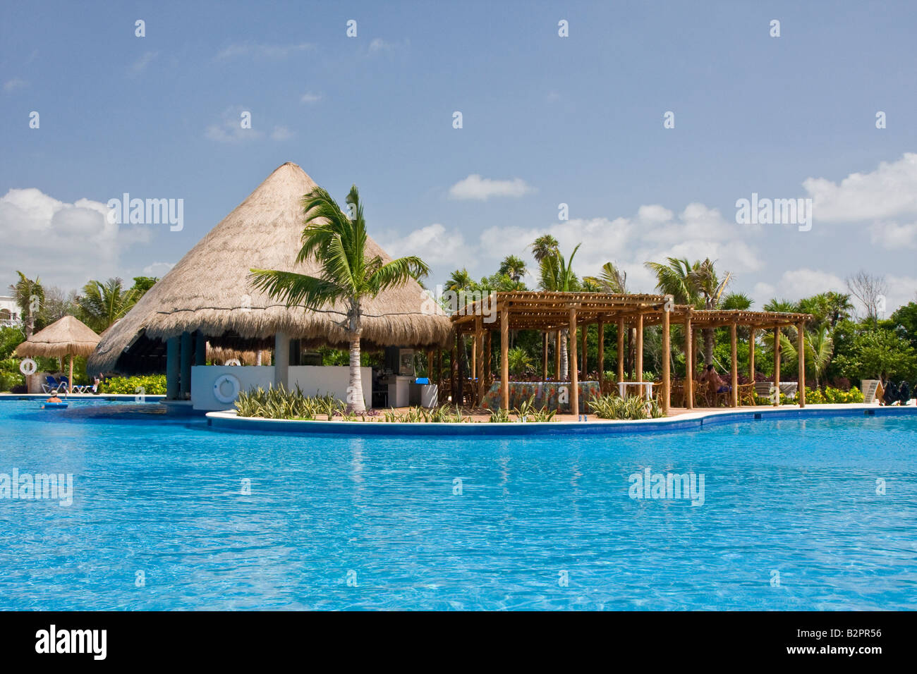 Pool-Bereich der Luxus-Resort-Hotels in Riviera Maya, Mexiko. Riviera Maya ist berühmt für seine groß angelegte all-inclusive resorts Stockfoto