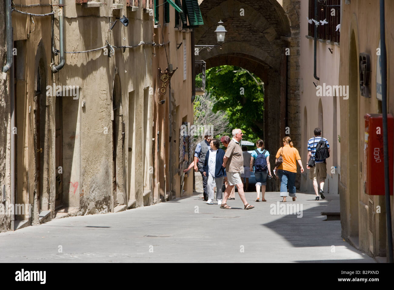 Altstadt mit vielen engen Gassen in Volterra Stockfoto