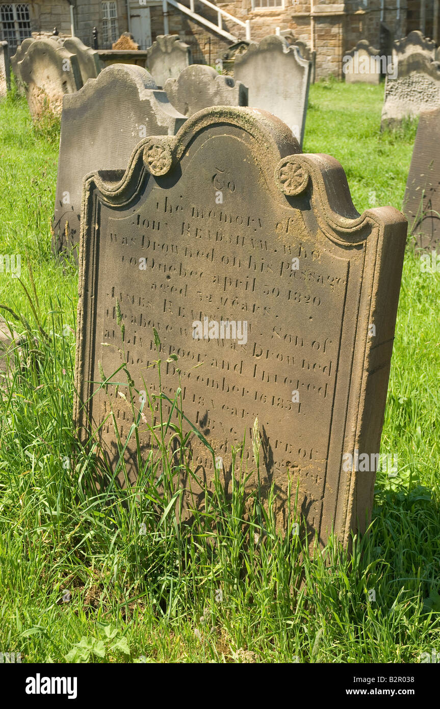 Nahaufnahme des Grabstein Grabstein St. Marys Church Friedhofs Whitby North Yorkshire England Vereinigtes Königreich GB Großbritannien Stockfoto