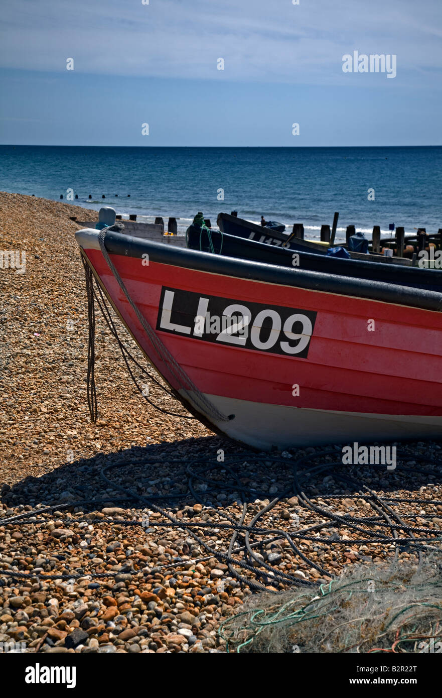 Angelboot/Fischerboot am Strand in Bognor Regis, West Sussex, England Stockfoto