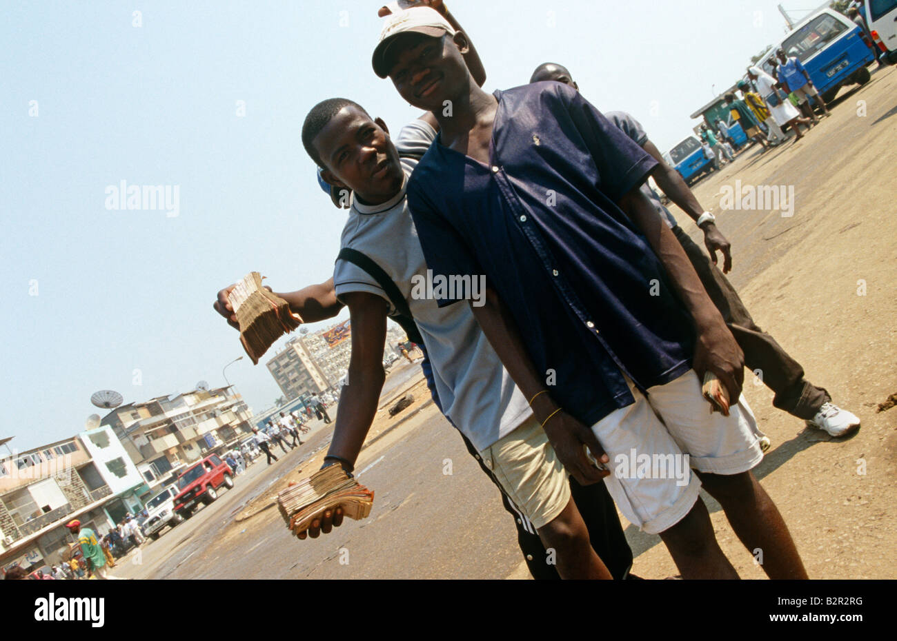 Geldwechsler in Luanda, Angola. Stockfoto