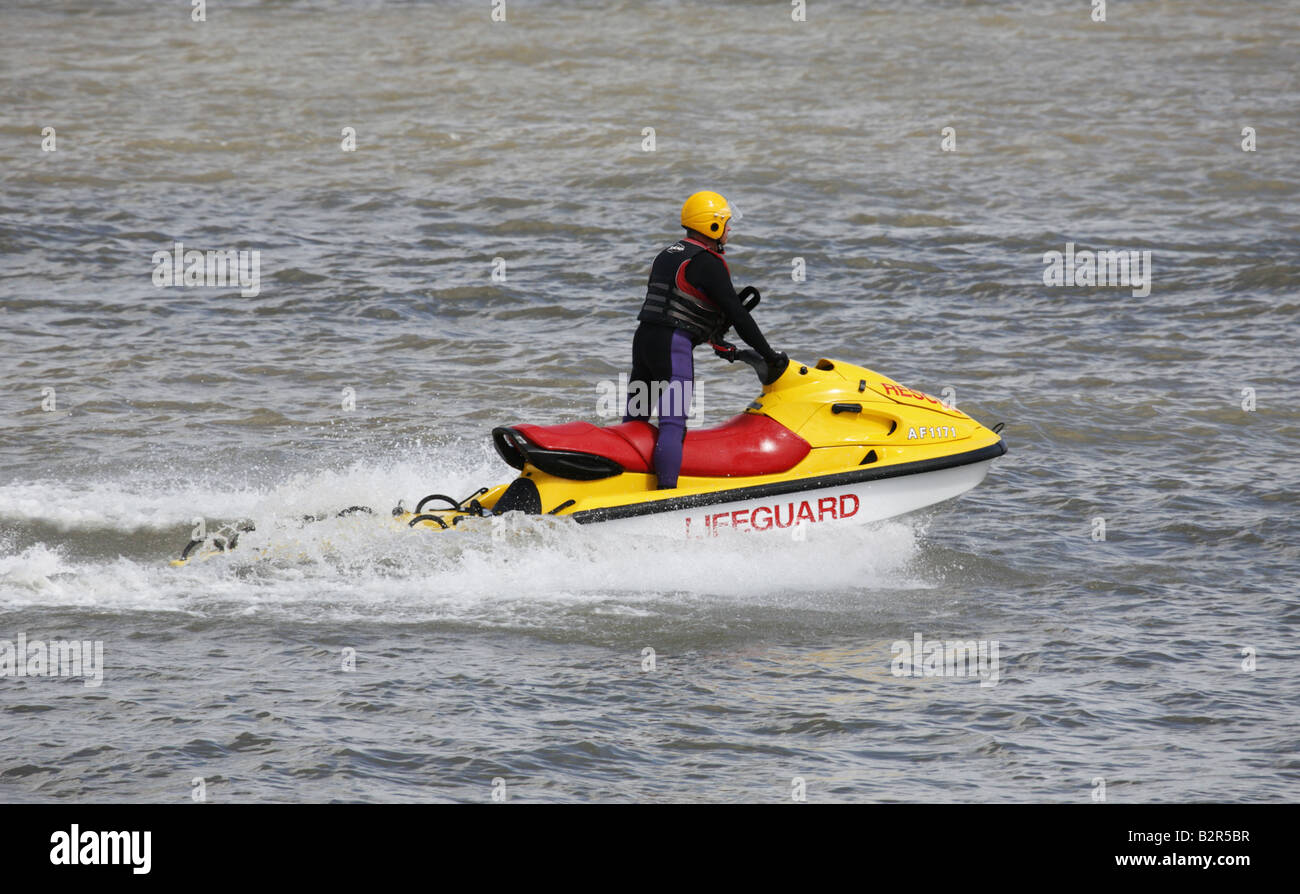 Rettungsschwimmer auf Jetski Fluss Mersey Liverpool Stockfoto