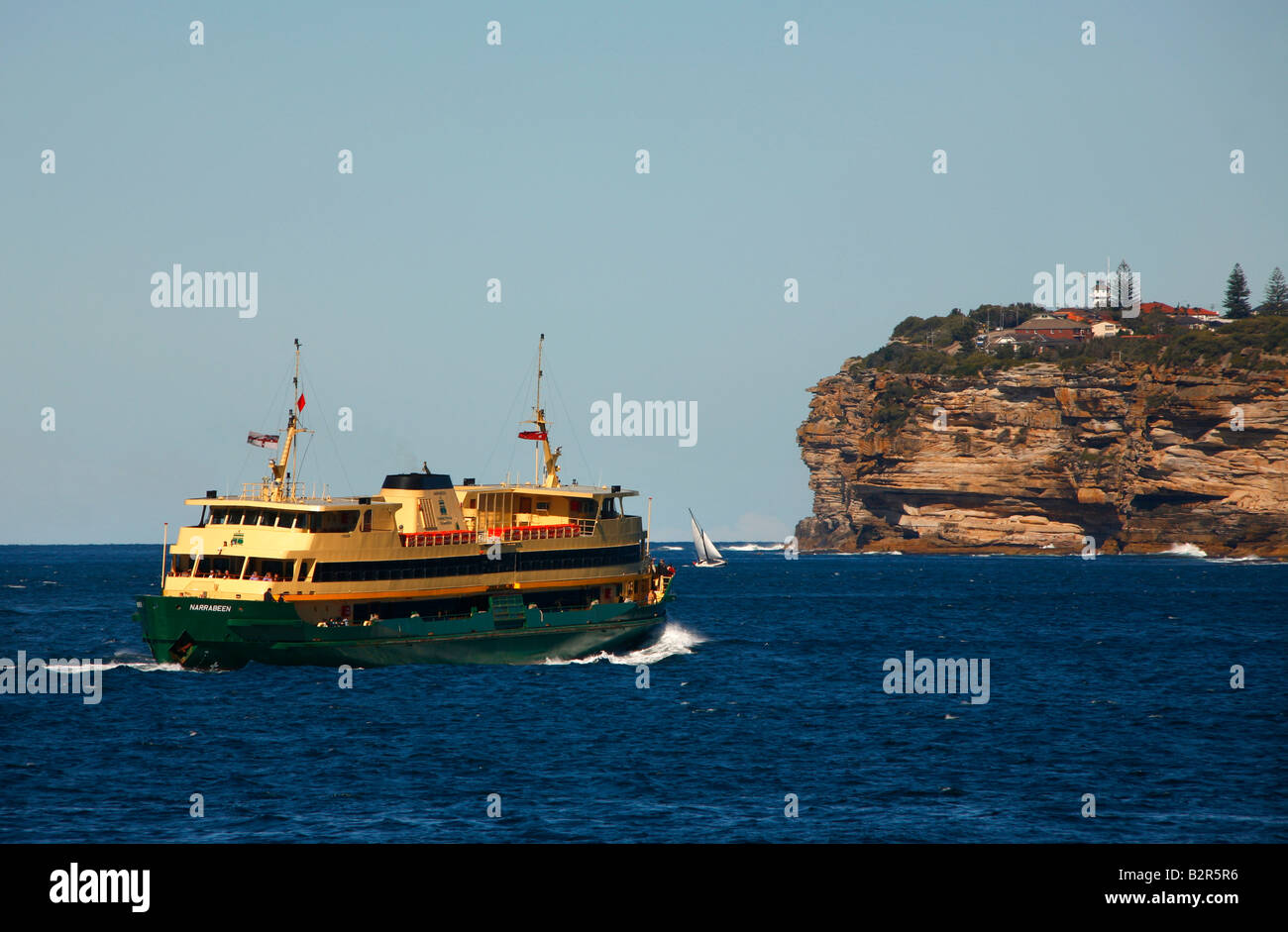 Die Manly Fähre Narrabeen Köpfe in Richtung Circular Quay von Manly auf seine regelmäßig laufen Stockfoto