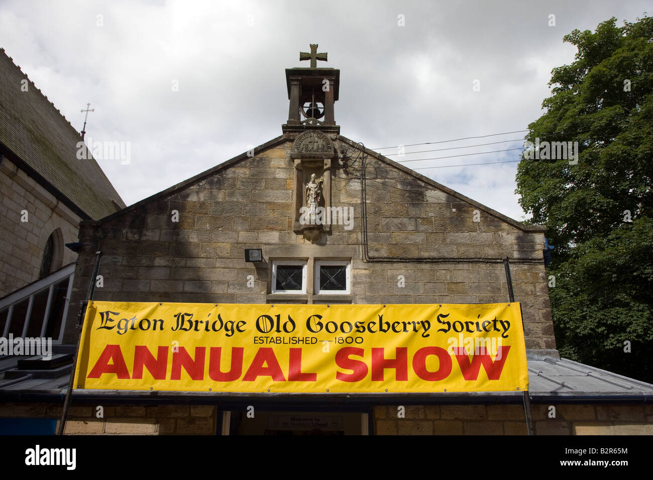 Egton Brücke alte Stachelbeere zeigen North Yorkshire in England zeigen die einzig verbliebene offen gehalten in St Hedda s Schulzimmer Stockfoto