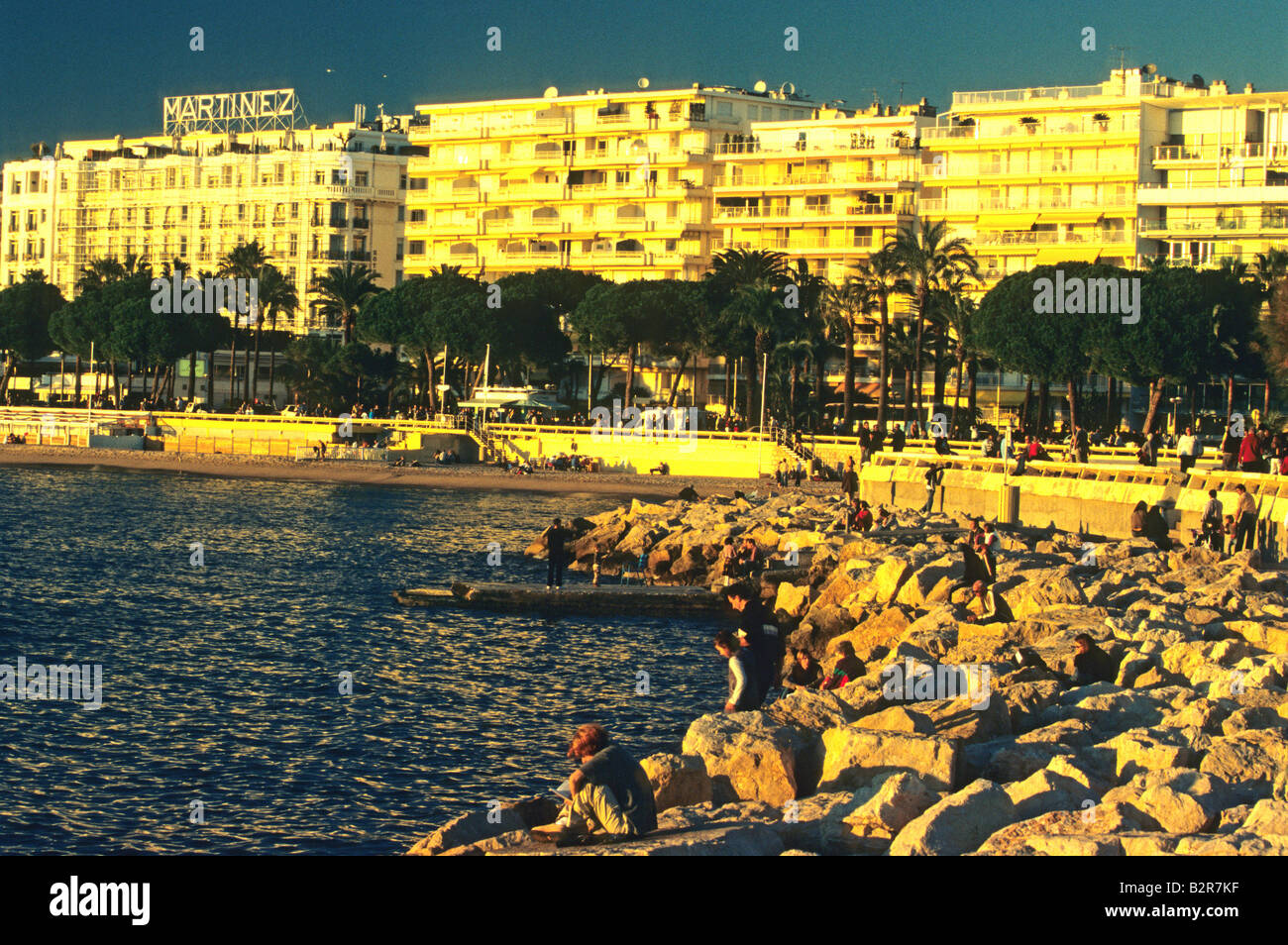 Winterabend in der Stadt von Cannes Alpes-Maritimes 06 Cote d ' Azur französische Riviera PACA Frankreich Europa Stockfoto