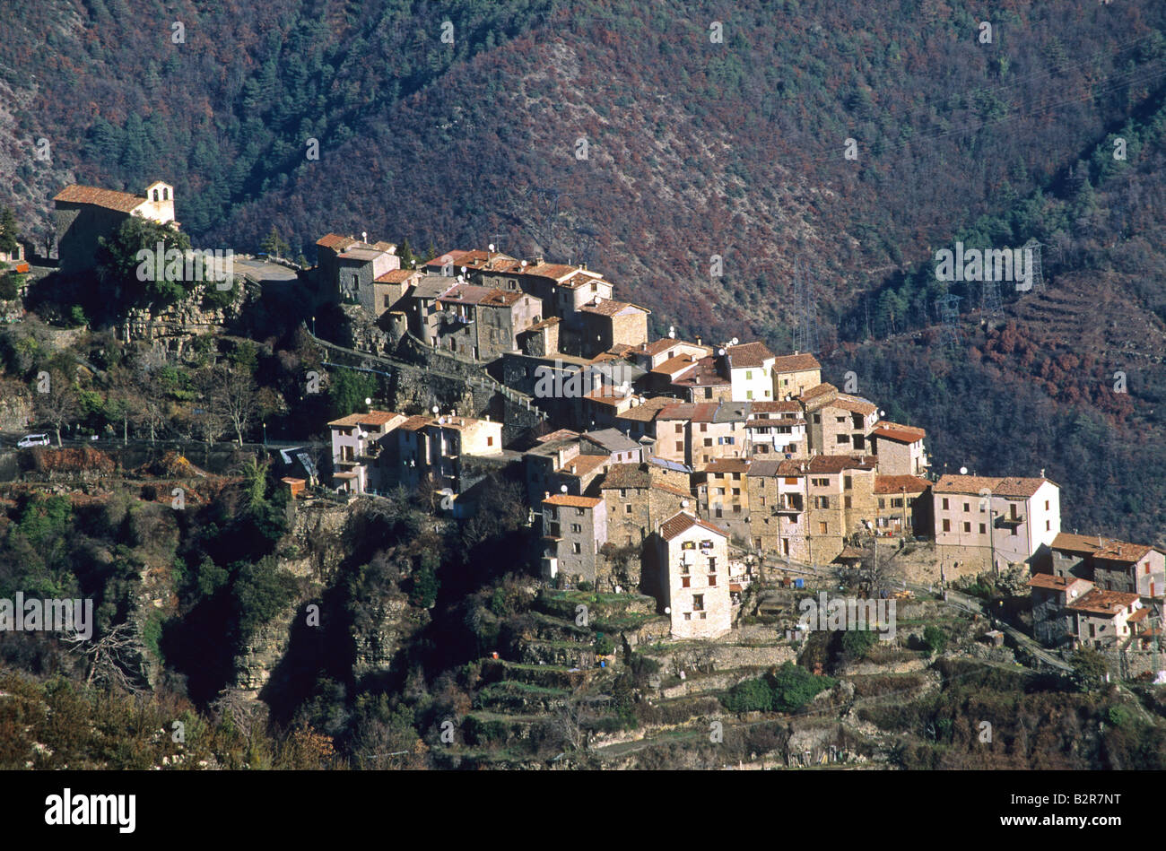 Kleinen mittelalterlichen Dorf von Bairols Tinée Tal Alpes-Maritimes 06 Nationalpark Mercantour Frankreich Paca Europa thront Stockfoto