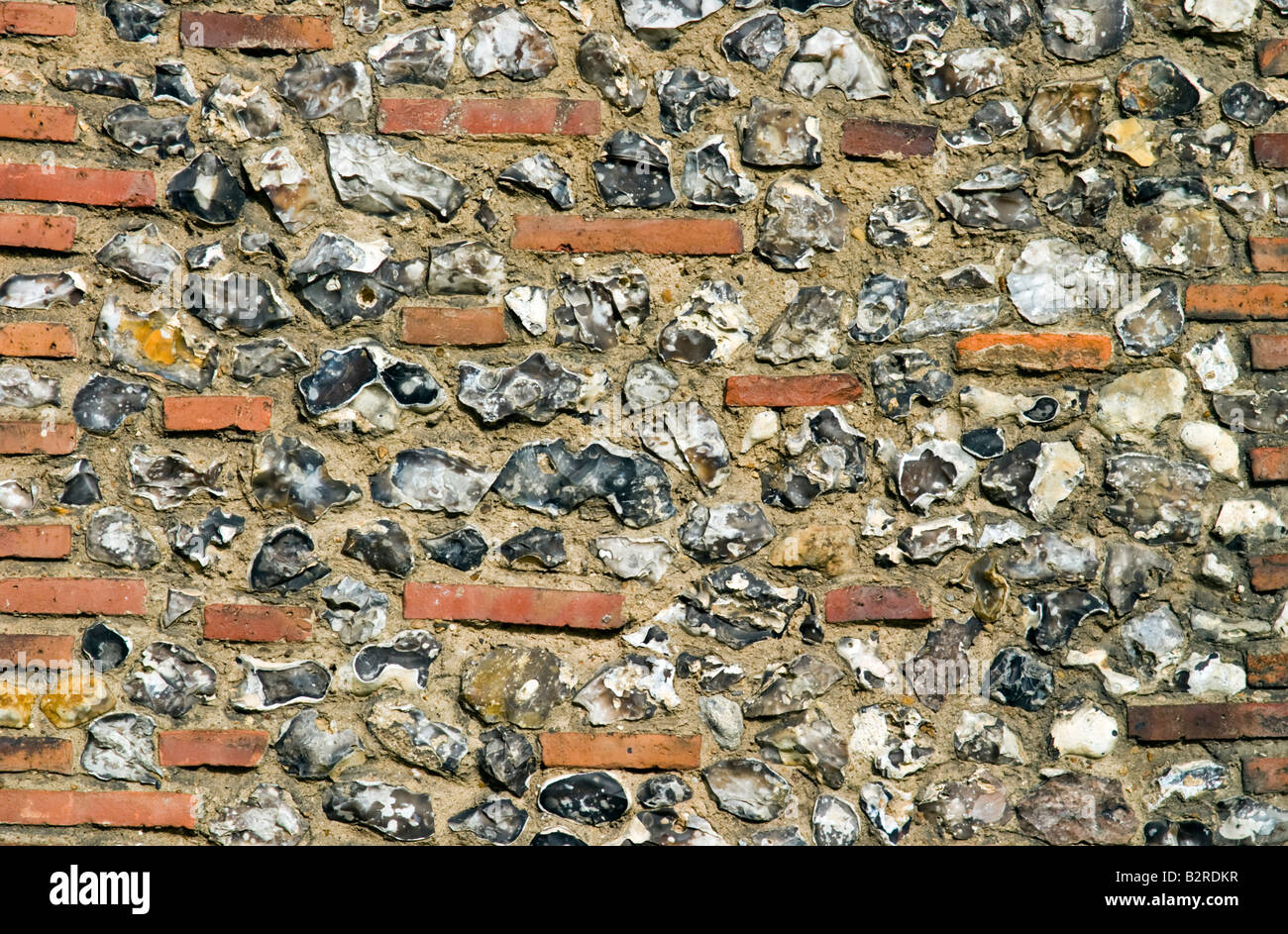 Detail der römischen Mauer, zeigt die Kurse von Backstein und Flint, Saint Albans, Hertfordshire Stockfoto