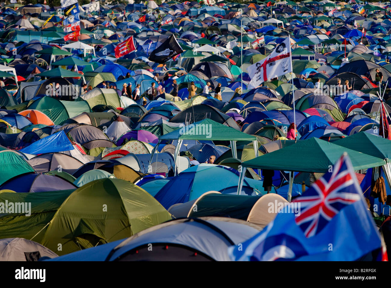 Einige von den 150 000 Menschen, camping auf dem Bauernhof, Glastonbury Music Festival, Somerset, Vereinigtes Königreich Stockfoto