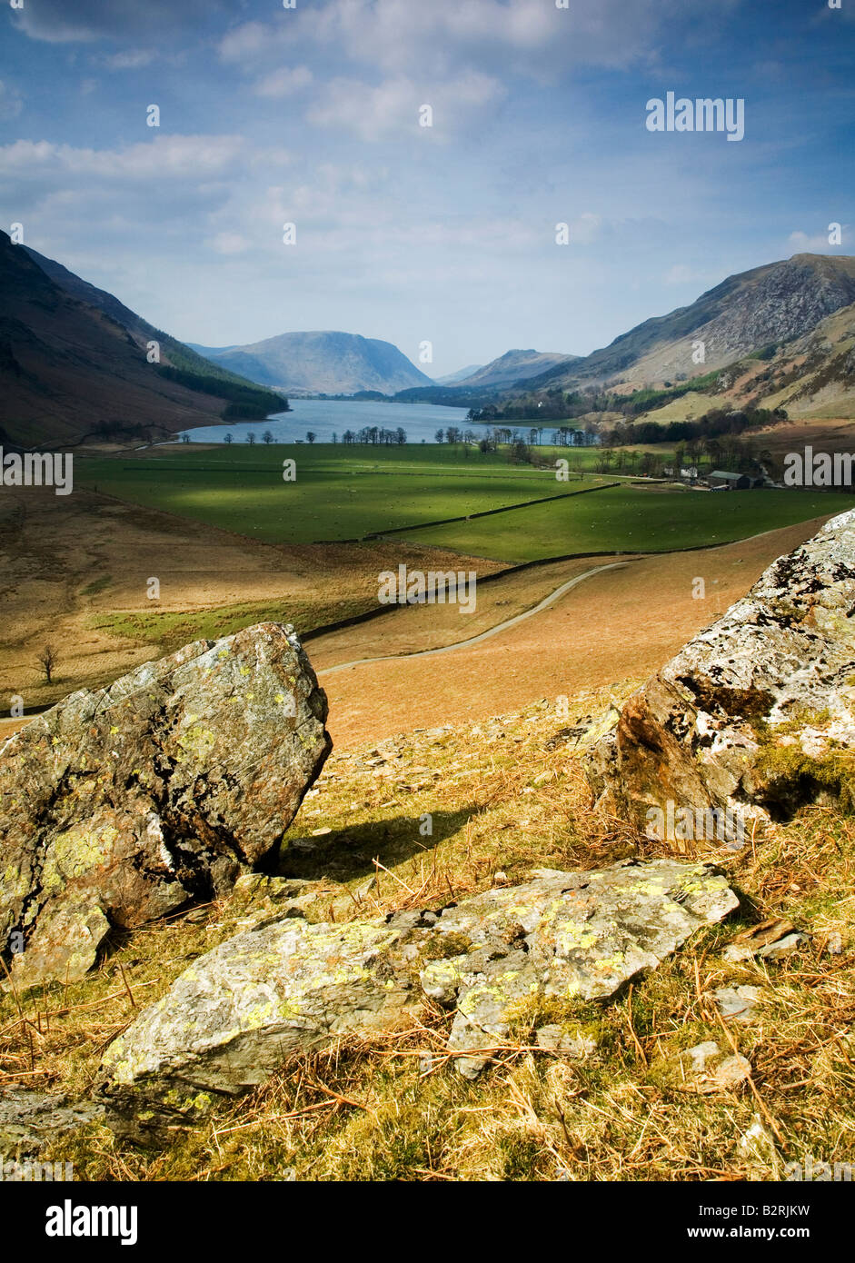 Von den Hängen des Fleetwith Pike Buttermere und Melbreak Berg in Cumbria, Entfernung Lake District National Park anzeigen Stockfoto