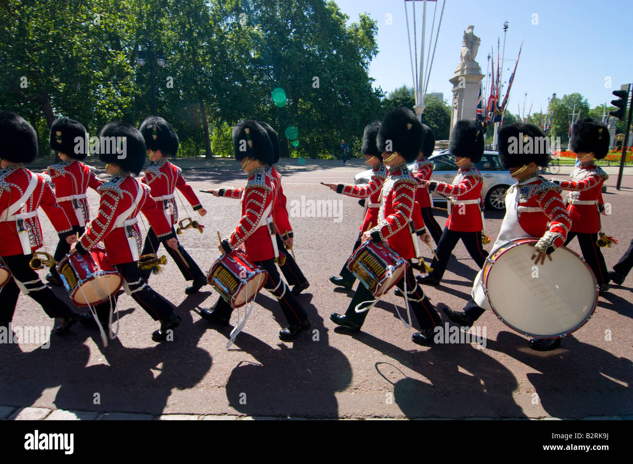 UK England London Welsh Guards Band entlang der Mall 2008 bewegt Stockfoto