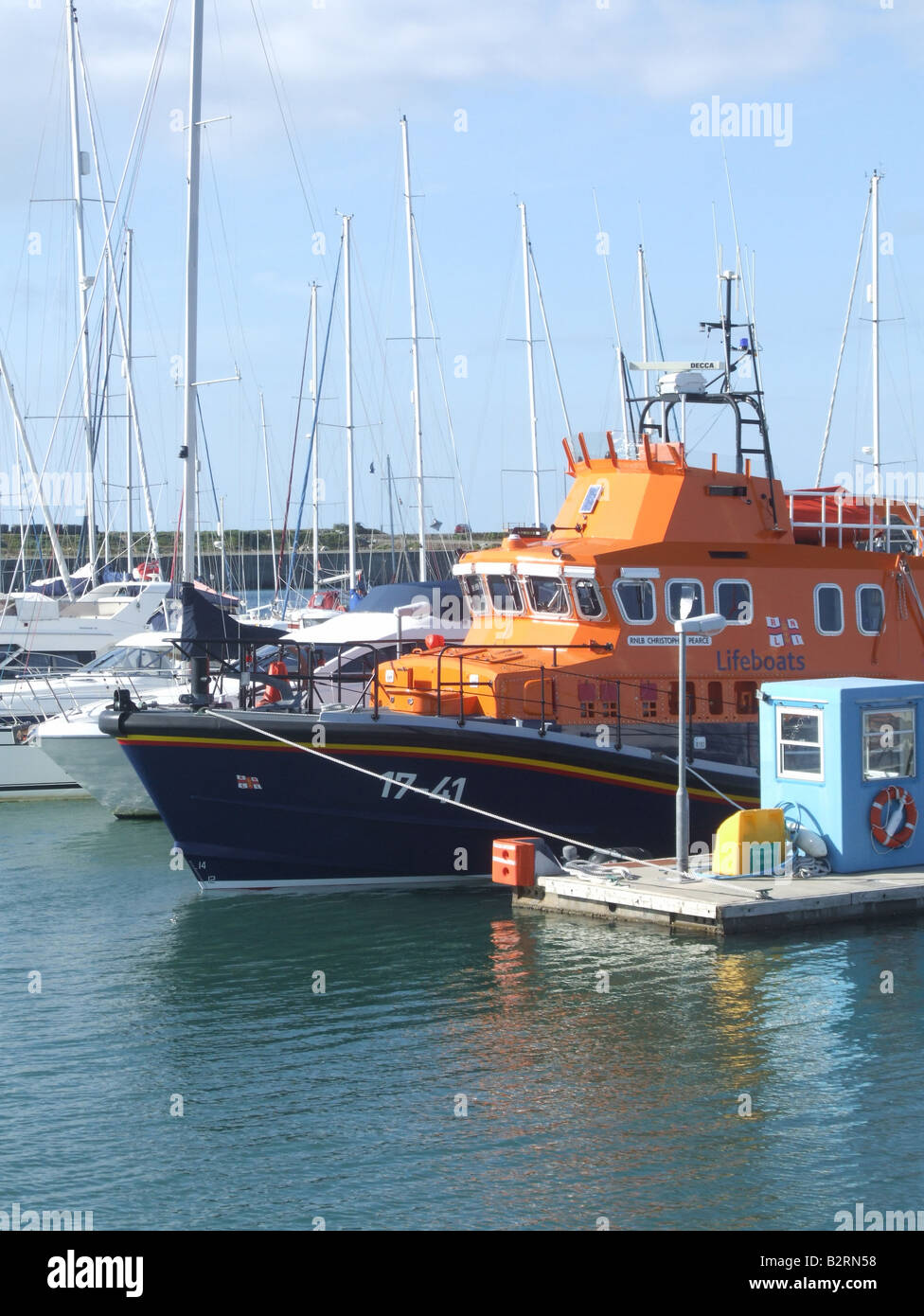 Rettungsboot in Holyhead Hafen Nord-wales Stockfoto