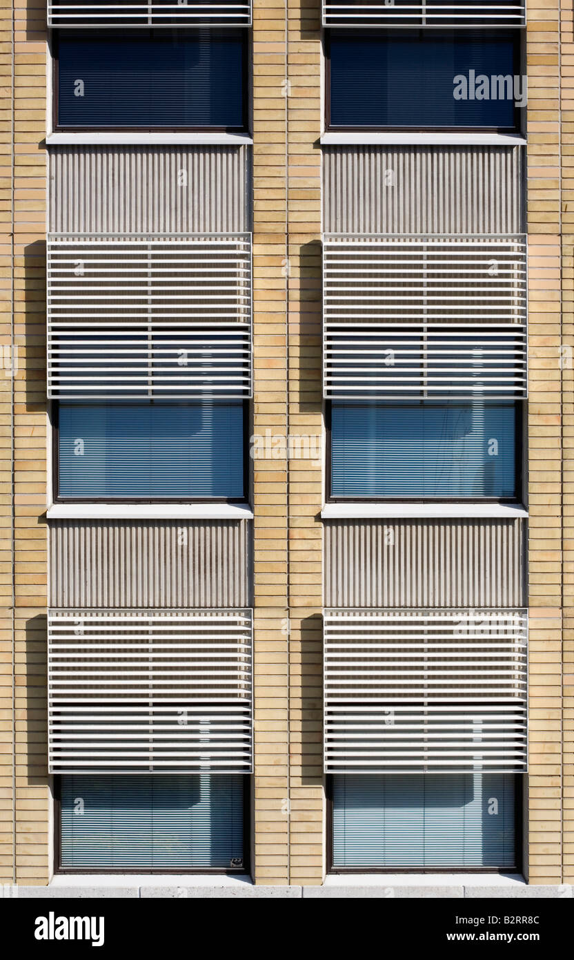 Fassade des Bürogebäudes Stockfoto