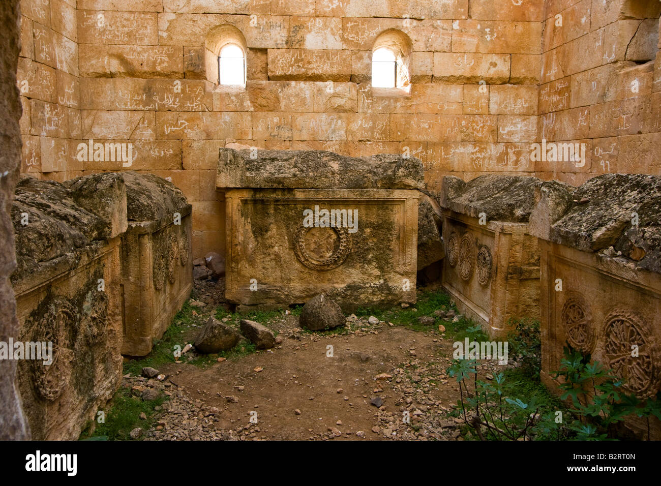 Sarkophag im Inneren eines alten römischen Pyramide Grab Dana der Toten Städte in Syrien Stockfoto