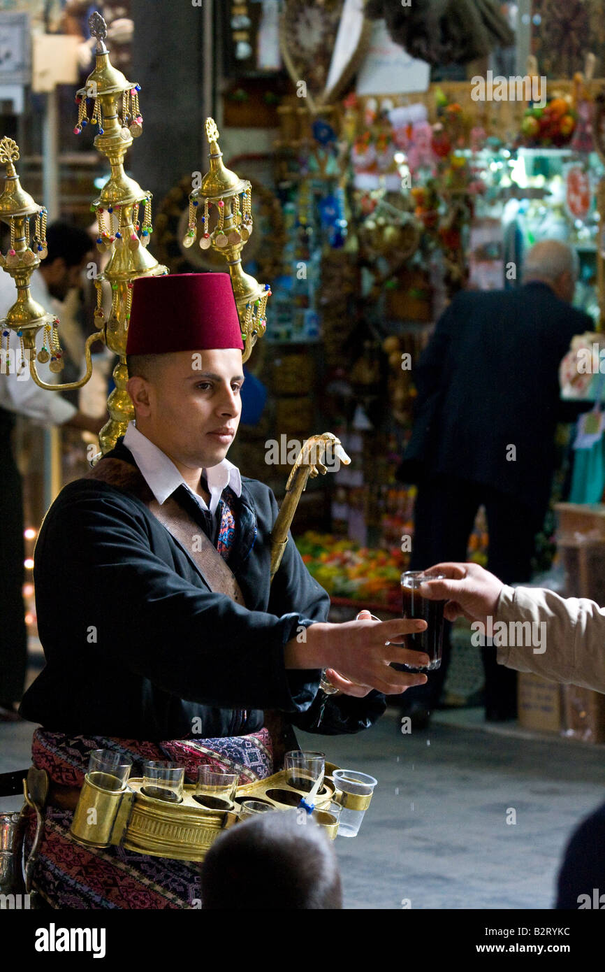 Tamarinde Saft Anbieter im Hamidiyya Souk in der Altstadt von Damaskus-Syrien Stockfoto