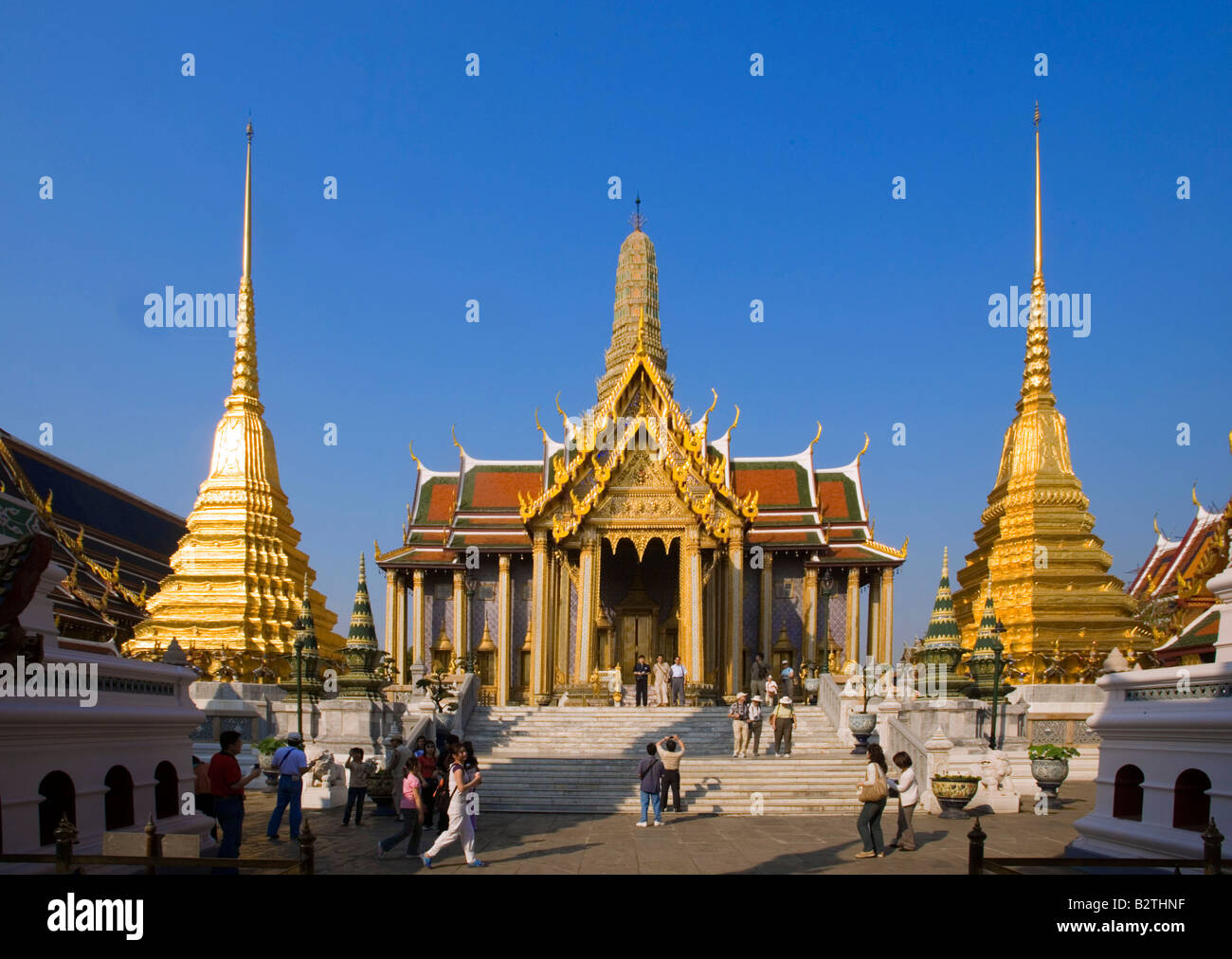 Prasat Phra Thep Bidon, königliches Pantheon, Wat Phra Kaew, der wichtigsten buddhistischen Tempel von Thailand, Ko Ratanakosin, Bangkok, Stockfoto