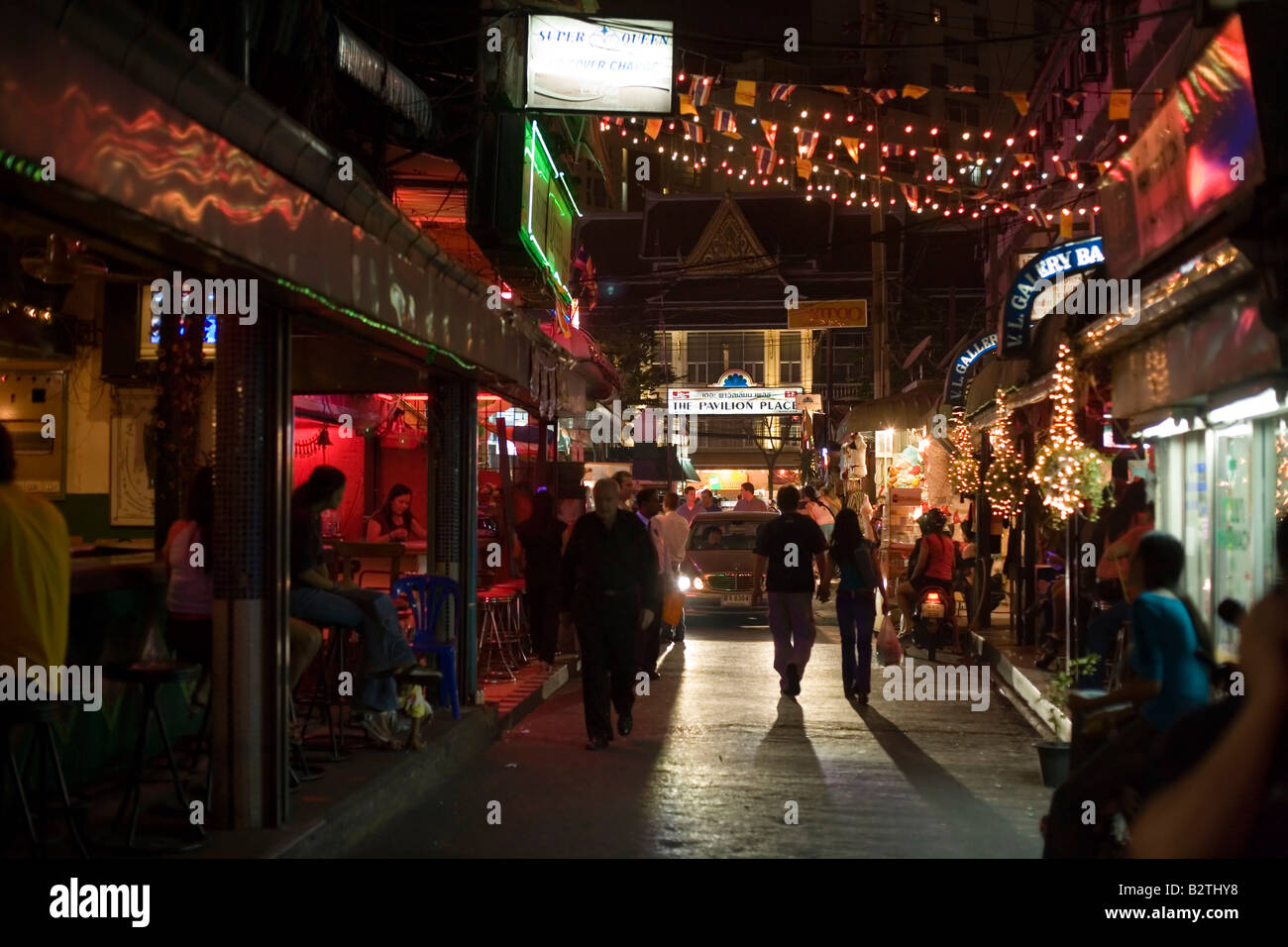 Ein Blick auf Patpong, eine Rotlicht- und Vergnügungsviertel, in der Nacht, Bang Rak-Bezirk, Bangkok, Thailand Stockfoto