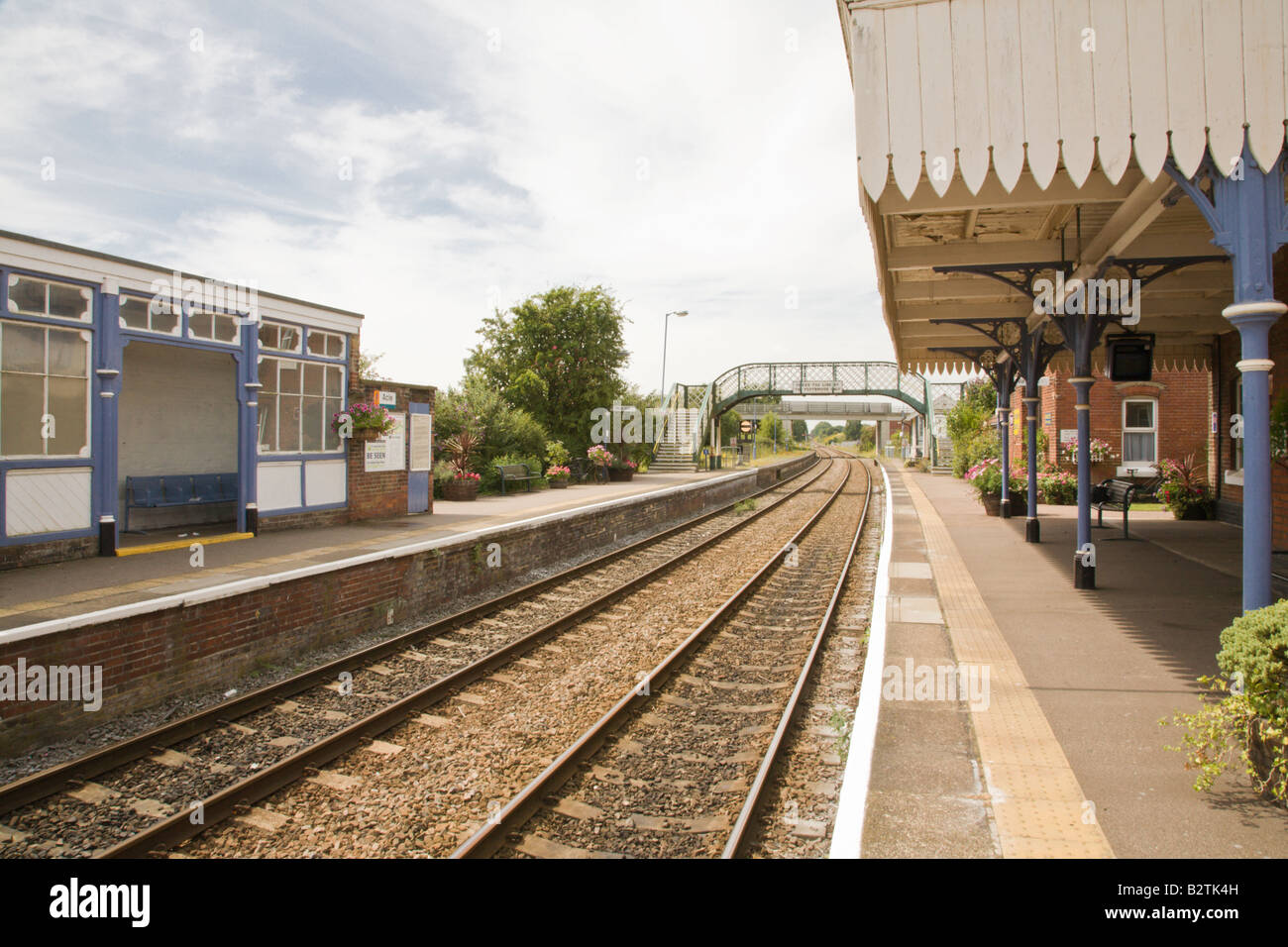 Plattform & Gebäude bei Acle Railway station Norfolk England UK Stockfoto