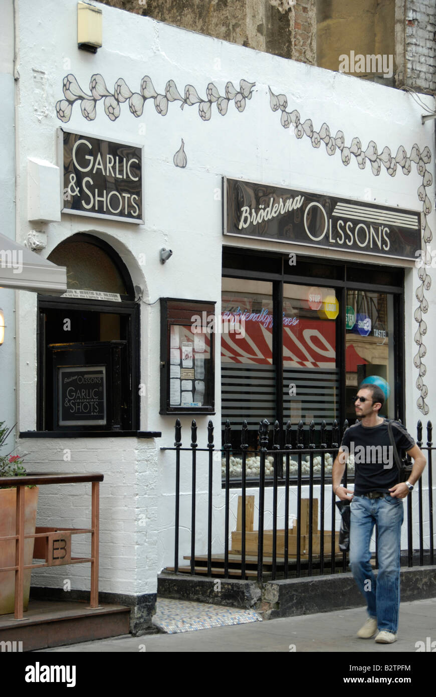 Knoblauch und Schüsse schwedische Restaurant in Greek Street, Soho, London, England Stockfoto