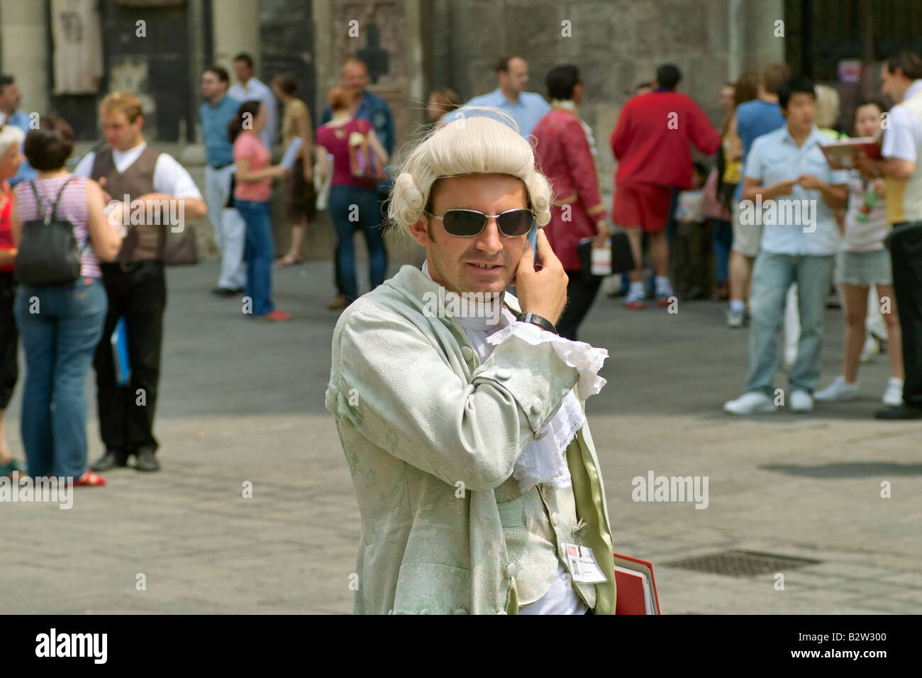 18. Jahrhundert-Mann auf dem Handy Stockfoto