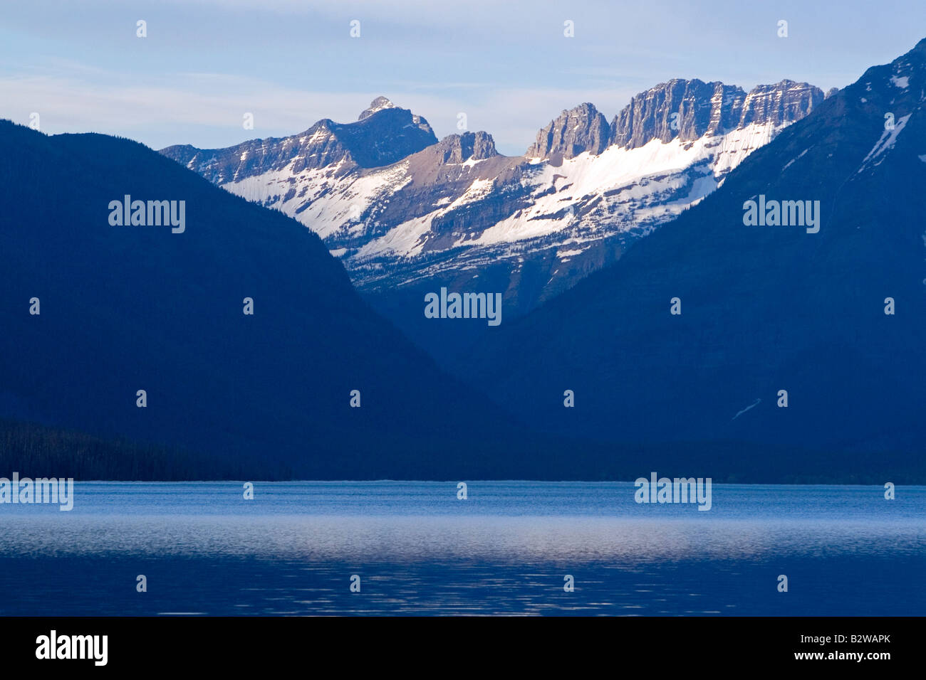 Rocky Mountains am Lake McDonald ist der größte See in Glacier Nationalpark Montana Stockfoto
