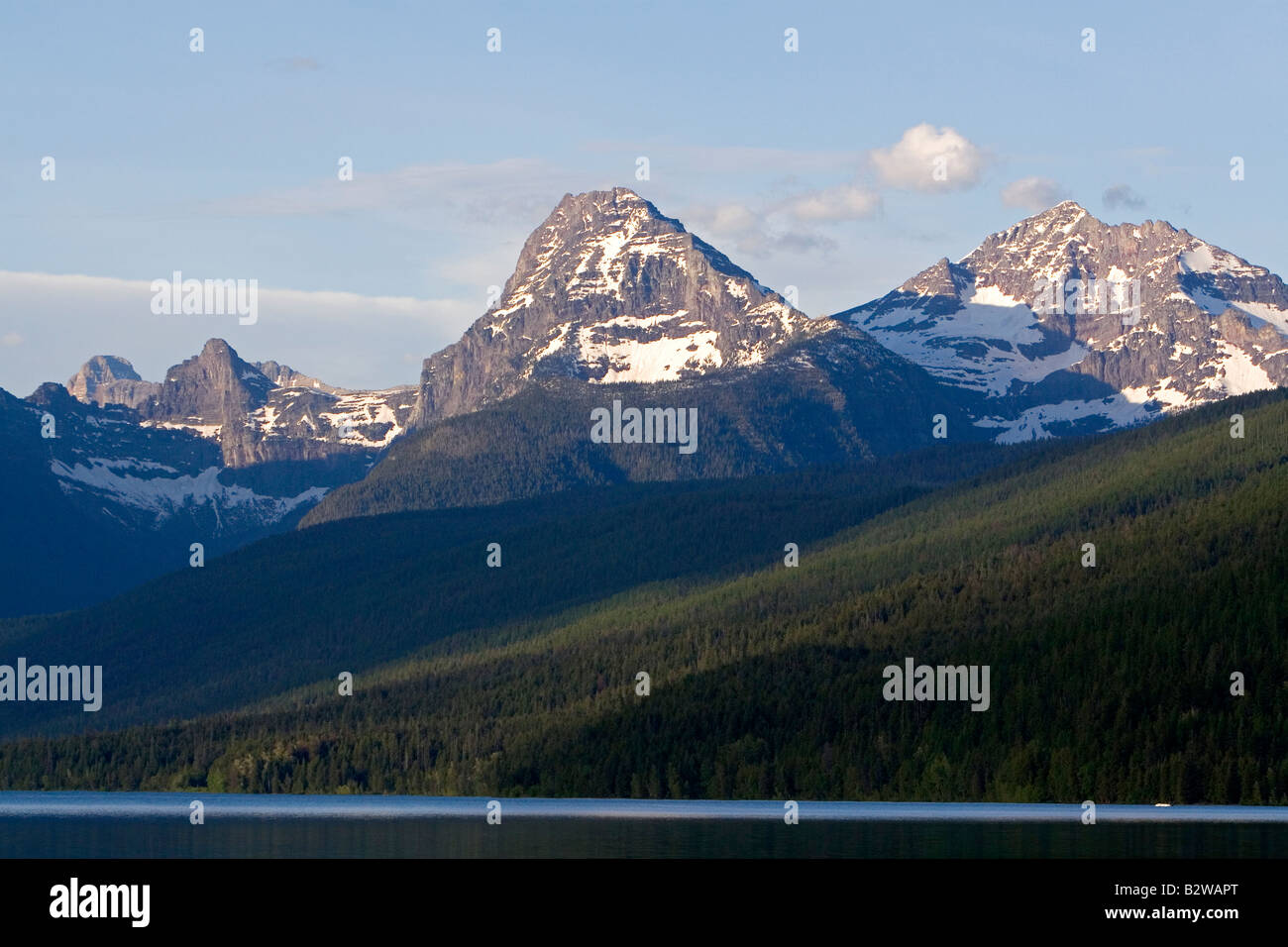 Rocky Mountains am Lake McDonald der größte See in Glacier Nationalpark Montana Stockfoto