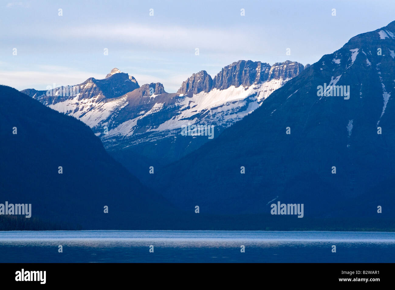 Rocky Mountains am Lake McDonald der größte See in Glacier Nationalpark Montana Stockfoto