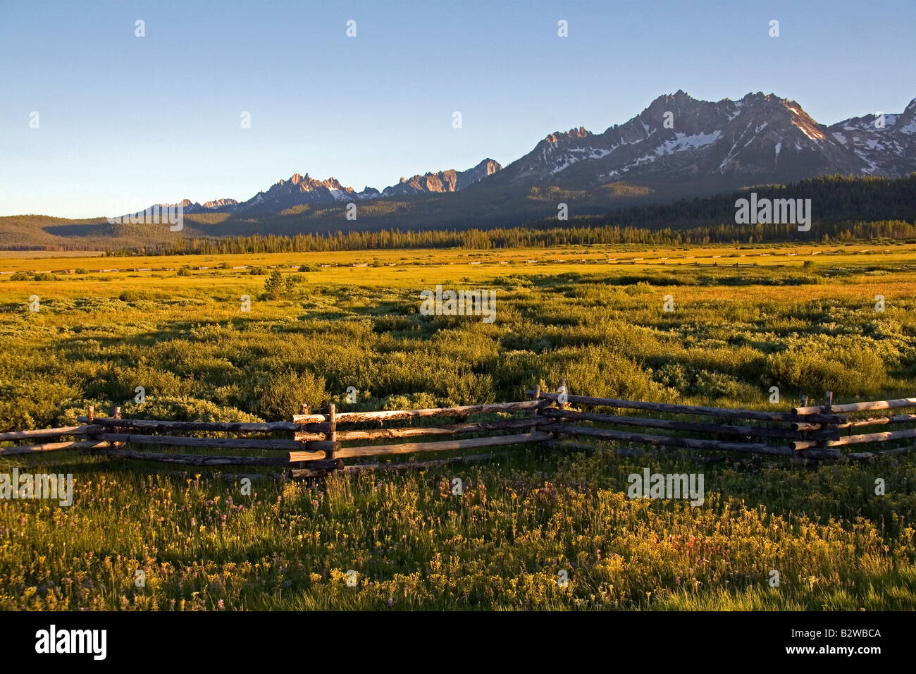 Die Sawtooth Berge in der Dämmerung in die Stanley-Becken in Idaho Stockfoto