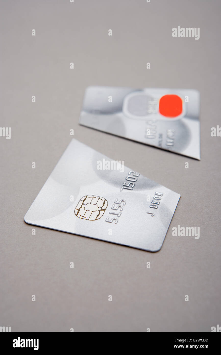 Kreditkarte in zwei Hälften geschnitten Stockfoto