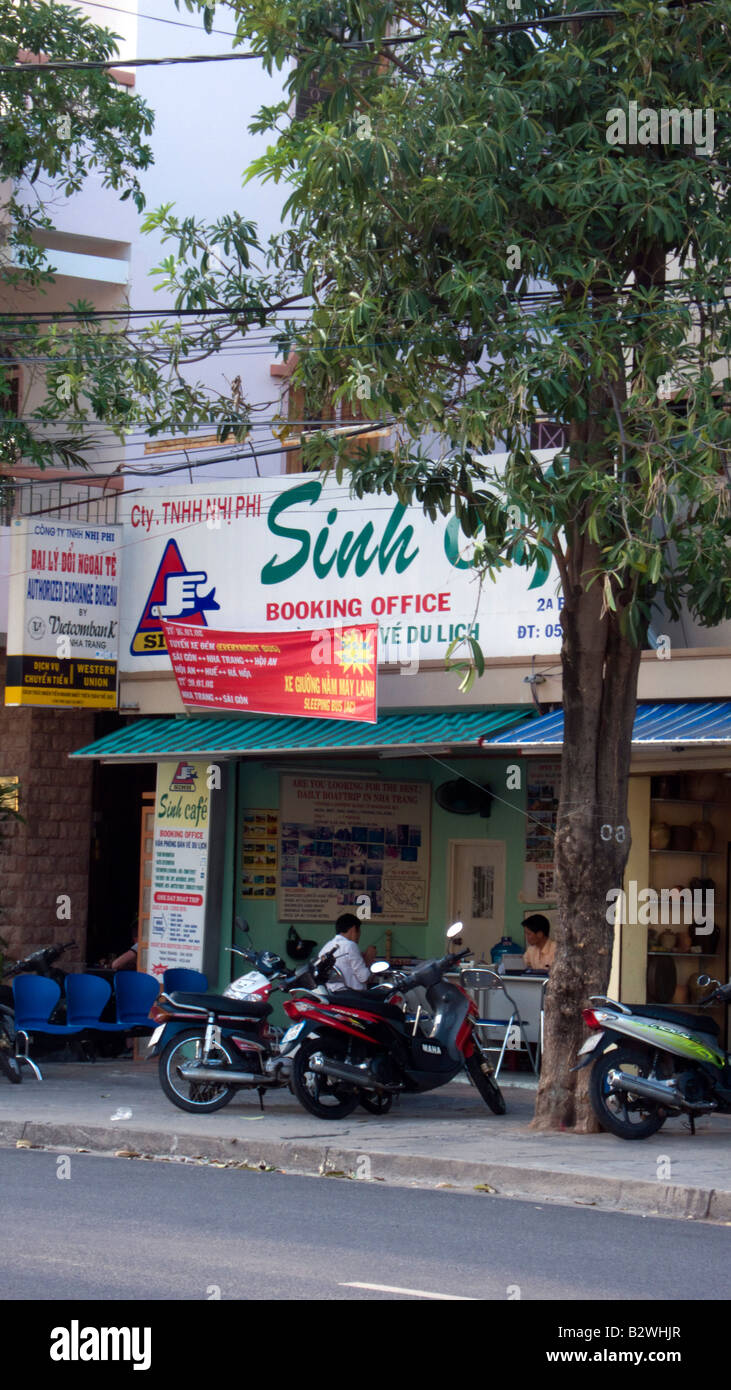 Bekannte Kette Buchungsbüro Reisebüro Sinh Cafe Nha Trang Beach Resort Vietnam Stockfoto