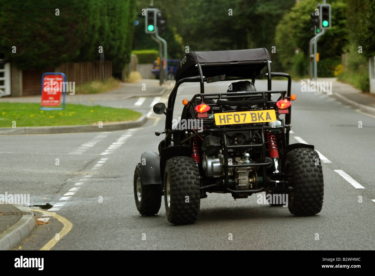 PGO Straße rechtlichen Buggy fahren entlang einer öffentlichen Straße England UK Stockfoto