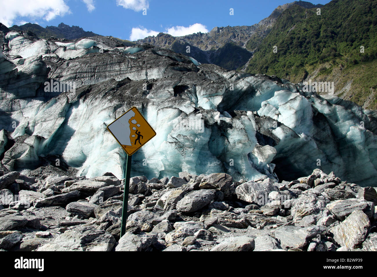 Warnschild an der Eisfront der Franz Josef Glacier in Westland NP, an der Westküste der Südinsel, Neuseeland Stockfoto