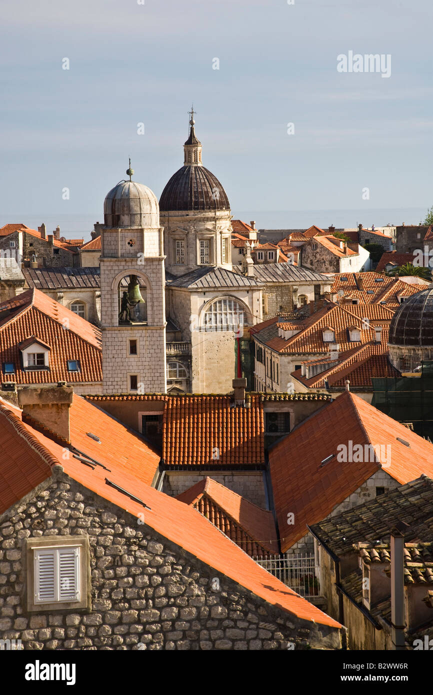 Die Dächer Kathedrale und Glockenturm Dubrovnik Kroatien Stockfoto