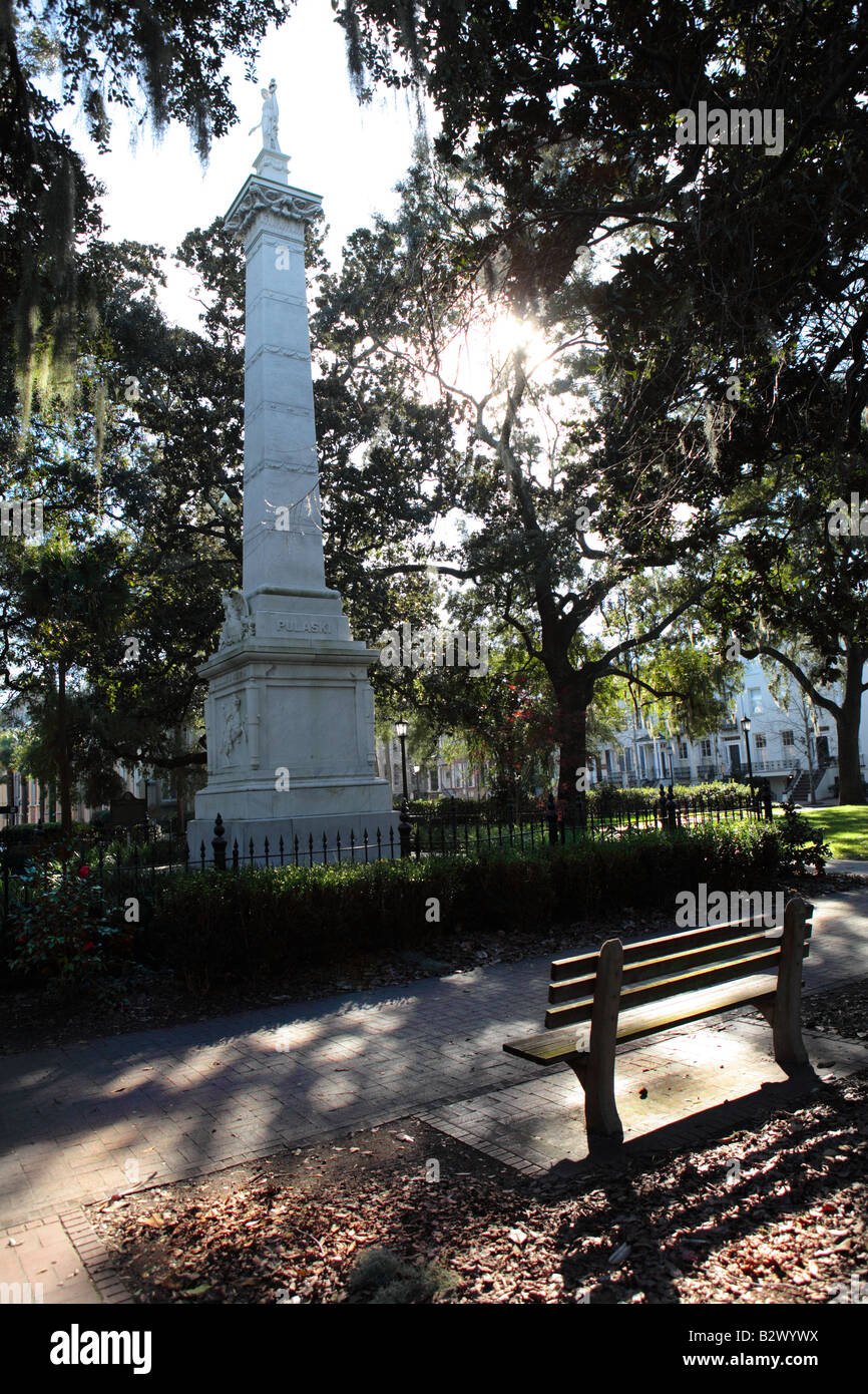 STATUE ZU EHREN DES POLNISCHEN GENERAL CASIMIR PULASKI GEKÄMPFT FÜR AMERIKANISCHE UNABHÄNGIGKEIT MONTEREY SQUARE SAVANNAH GEORGIA USA Stockfoto