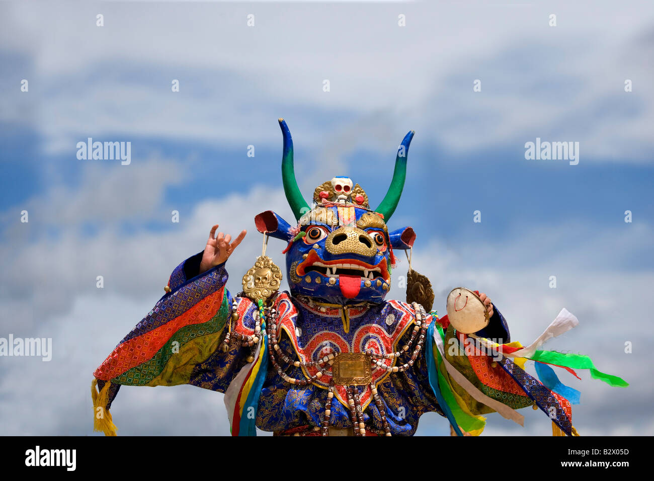 Dschingis Khan s 800. Jubiläum Festival of Eurasia A Bull wie Gott Figur Tänze in der schamanistischen Performance bei der Eröffnung Stockfoto