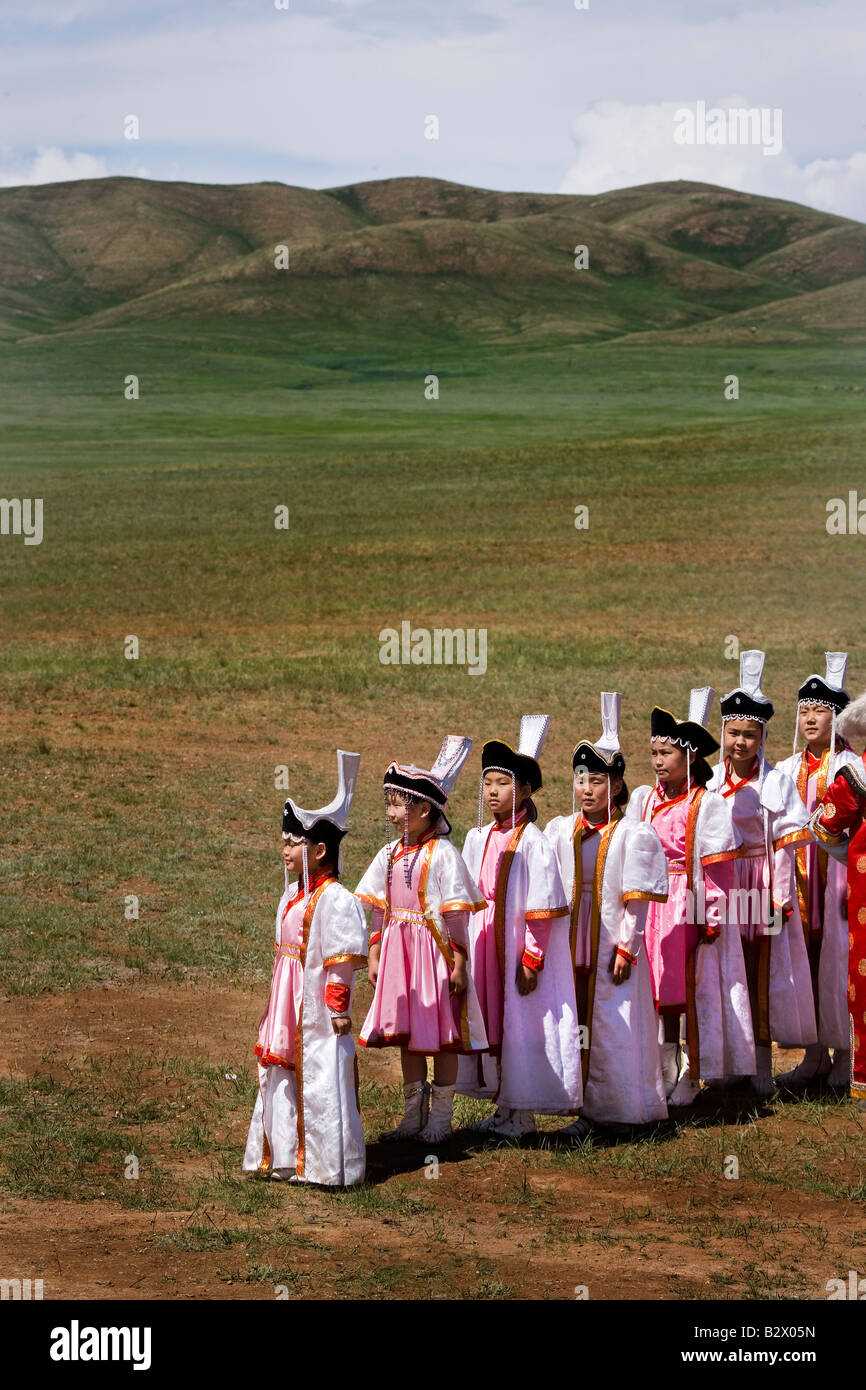 Dschingis Khan s 800. Jahrestag Festival von Eurasia traditionelle Sänger für die Eröffnung durch den Präsidenten der Mongolei durchführen Stockfoto