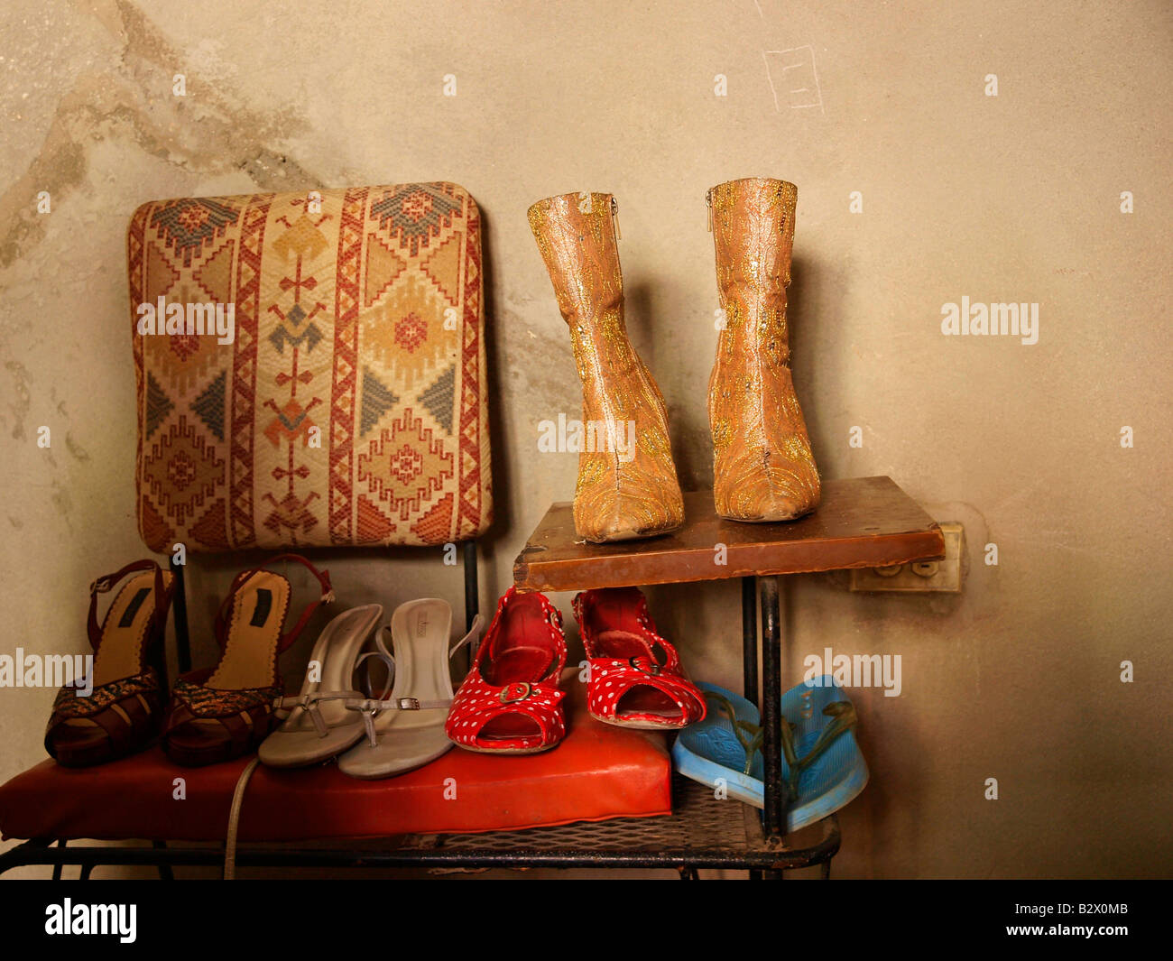 Schuh-Kollektion von kubanischen Teenager Stockfoto