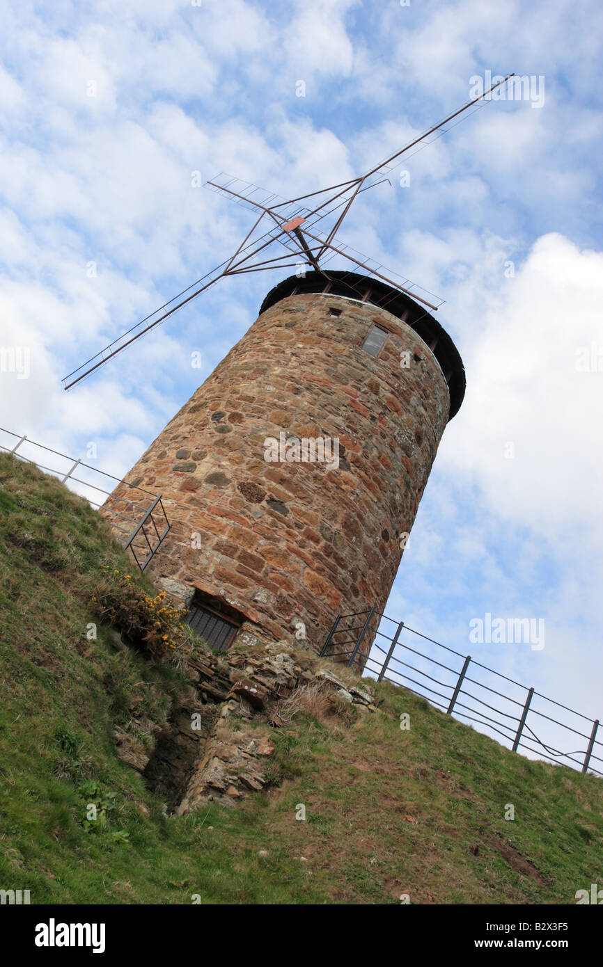 Windmühle in der malerischen Küstenstadt Dorf St.Monans in der East Neuk of Fife, Schottland. Stockfoto