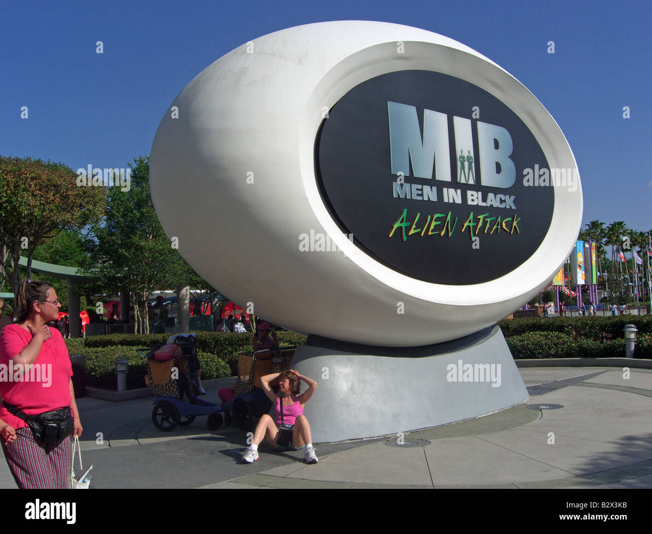 Melden Sie Universal Men in Black Stockfoto