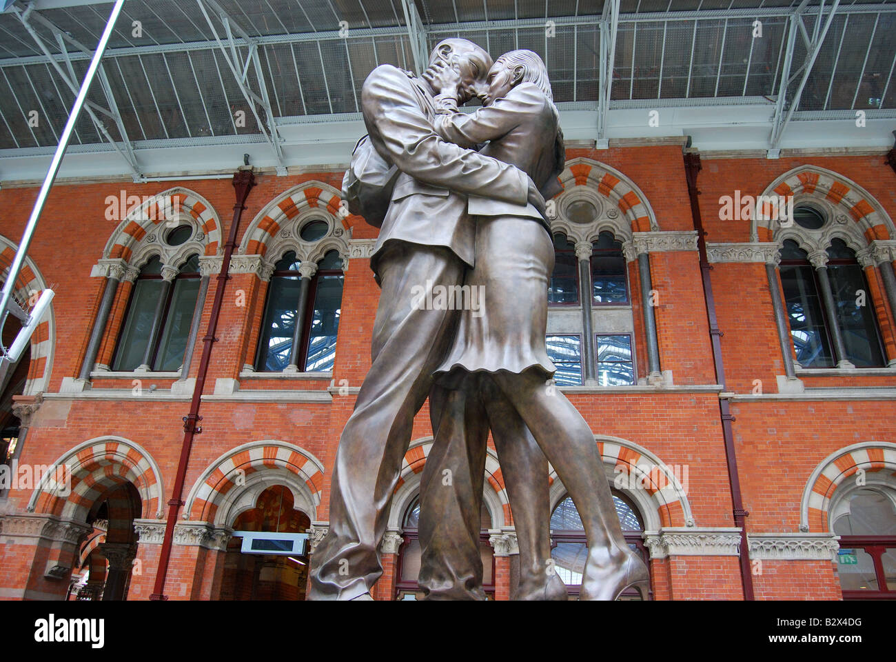 Der Treffpunkt Skulptur, Hl.Pankratius International Station Euston Road, Camden Borough, London, England, Vereinigtes Königreich Stockfoto