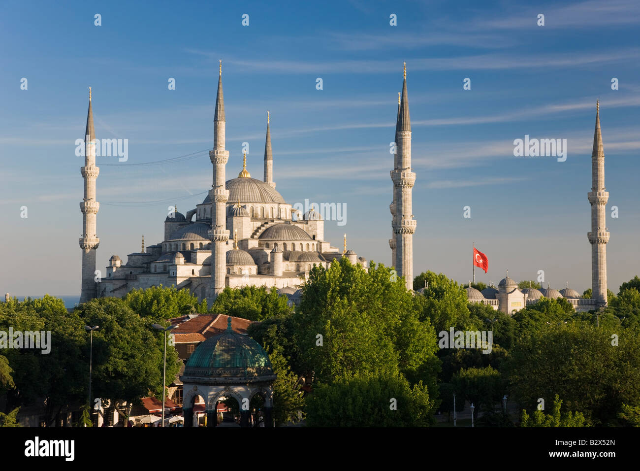 Erhöhten Blick auf die blaue Moschee in Sultanahmet, mit Blick auf den Bosporus in Istanbul, Türkei Stockfoto