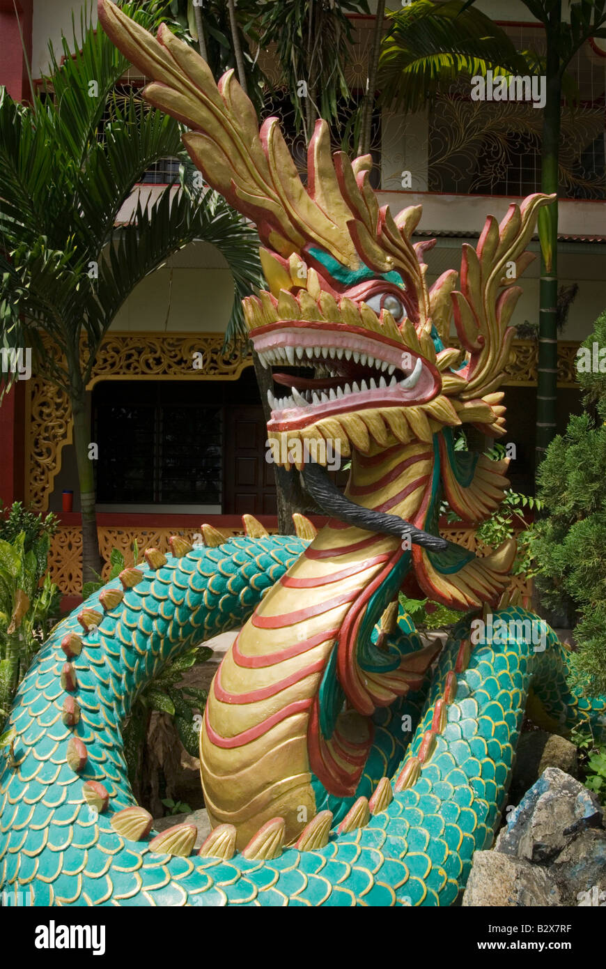 Die mythische Naga Schlange am Dhammikarama Burmese Buddhist Temple, Georgetown, Penang, Malaysia Stockfoto