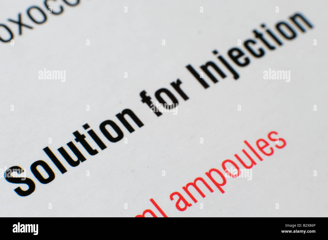 Vorderseite einer pharmazeutischen Vitamin B12 Ampullen mit den Worten 'Injektionslösung'-Box Stockfoto