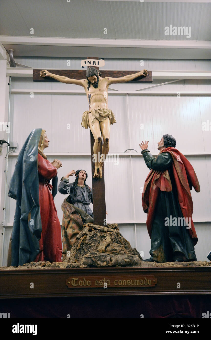 Schwimmer oder PASOS bereit für la Semana Santa Heilige Osterwoche Prozessionen in einem Geschäft In Valladolid Spanien Stockfoto